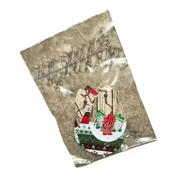 🎄NWT Christmas Gnome Dangle Drop Earrings - Picture 1 of 1